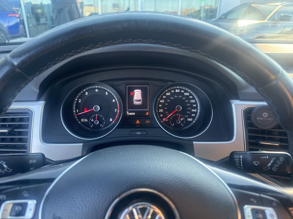 Used 2018 Volkswagen Atlas SE w/Tech with VIN 1V2LR2CA1JC583955 for sale in Moorhead, Minnesota