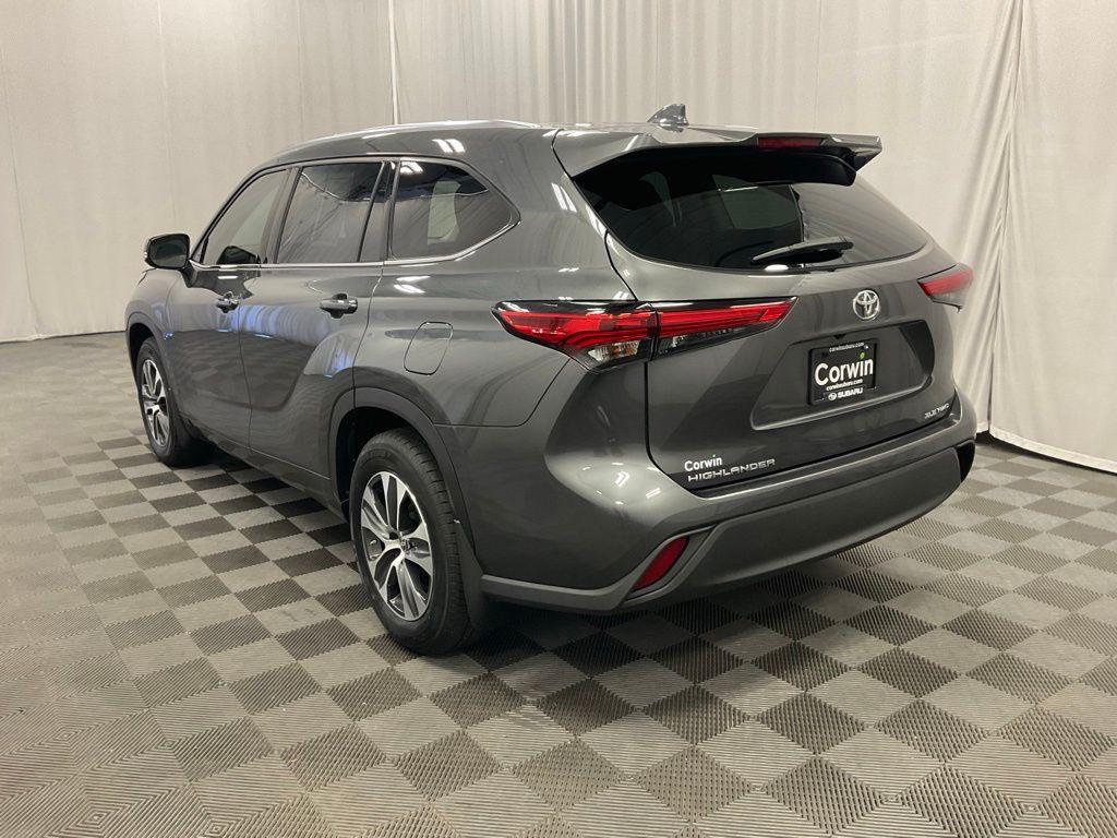 Used 2021 Toyota Highlander XLE with VIN 5TDHZRBH9MS529143 for sale in Moorhead, Minnesota