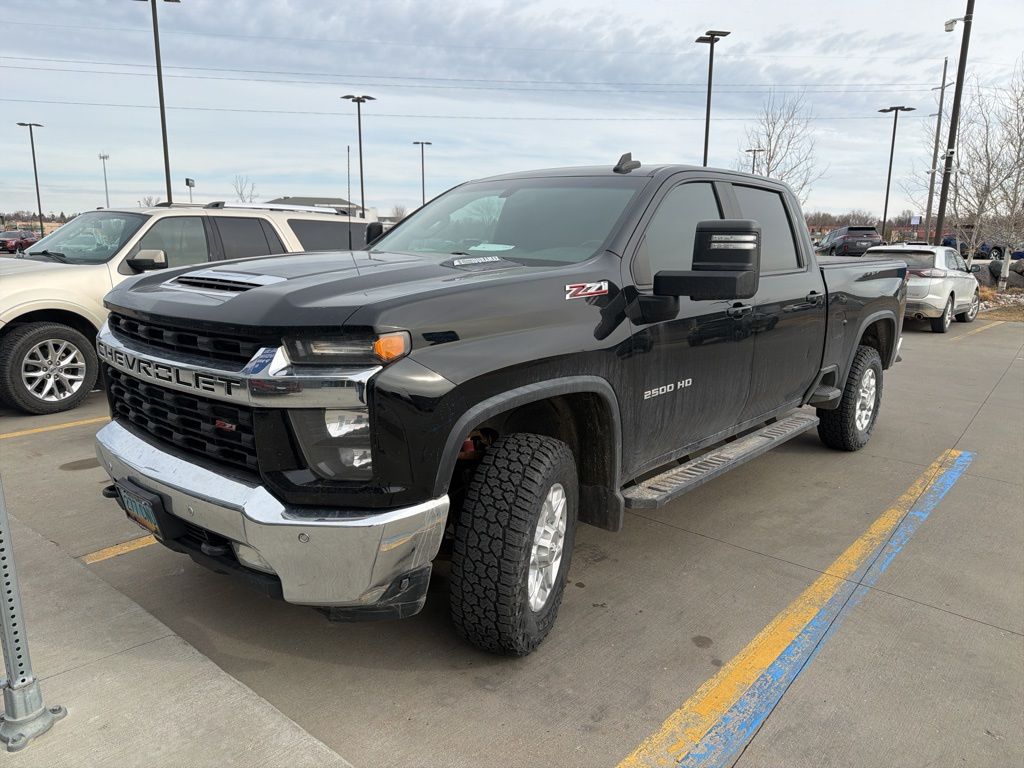 Used 2020 Chevrolet Silverado 2500HD LT with VIN 1GC4YNEY9LF276975 for sale in Moorhead, Minnesota