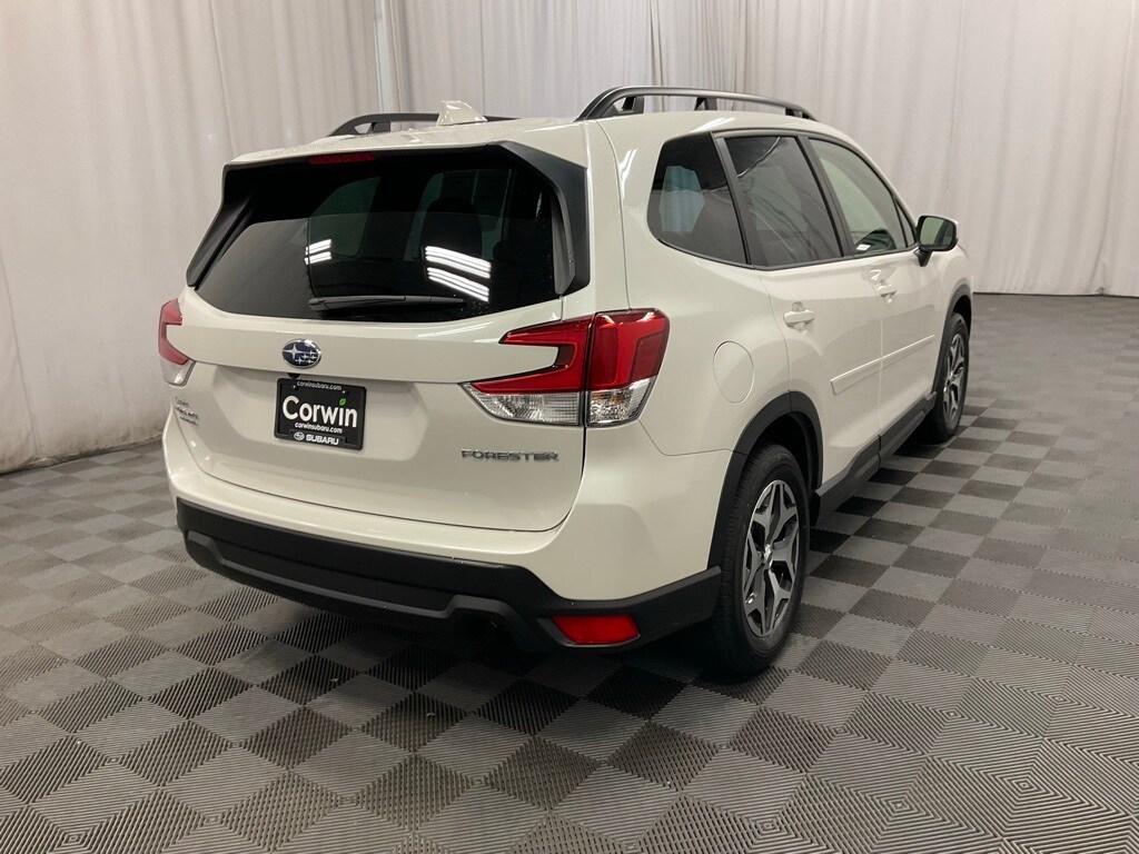 2023 Subaru Forester Premium photo 2