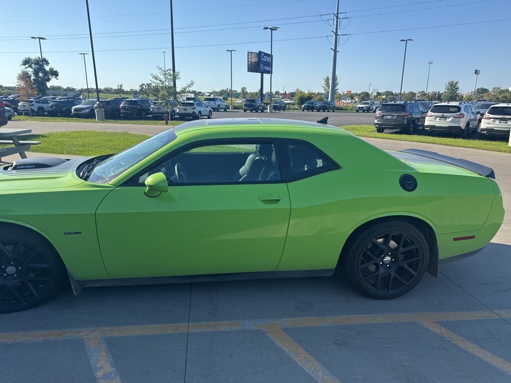 2015 Dodge Challenger R/T Plus photo 4