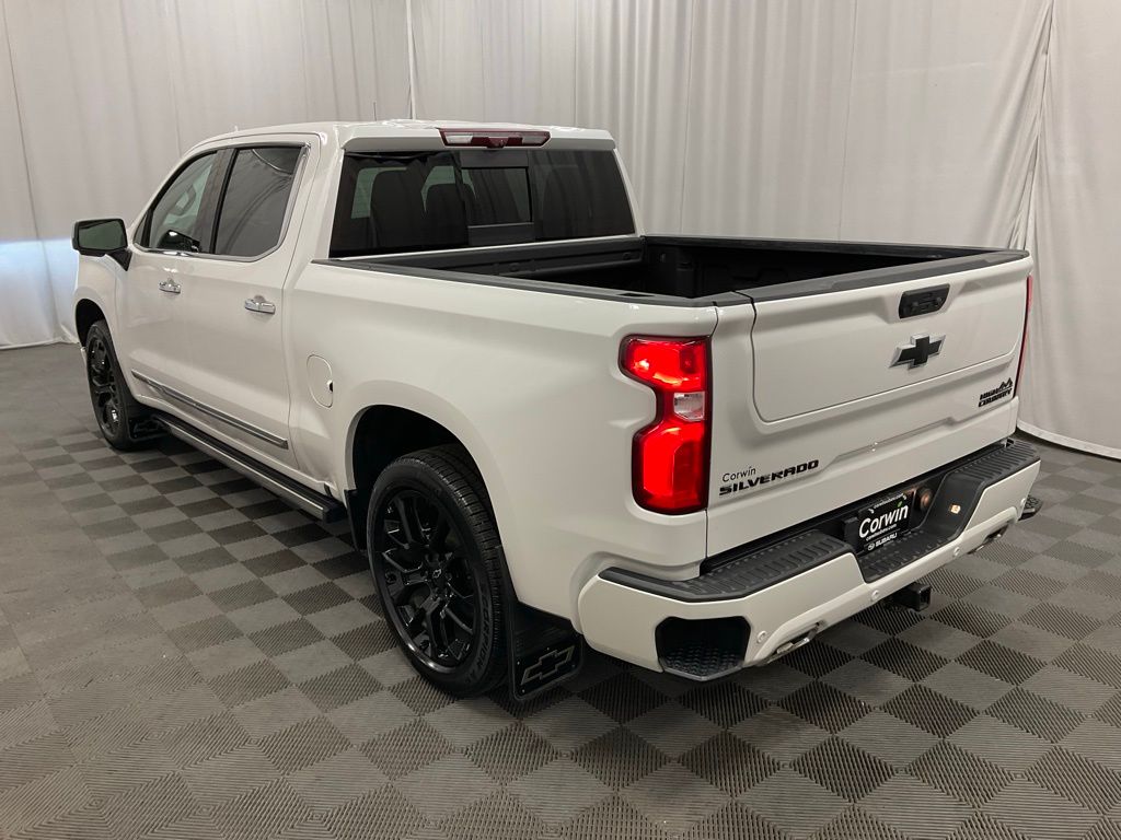 2022 Chevrolet Silverado 1500 High Country photo 4