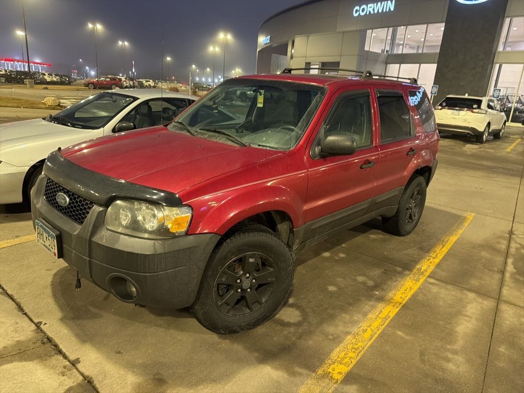 Used 2005 Ford Escape XLT with VIN 1FMYU93105KB42324 for sale in Moorhead, MN