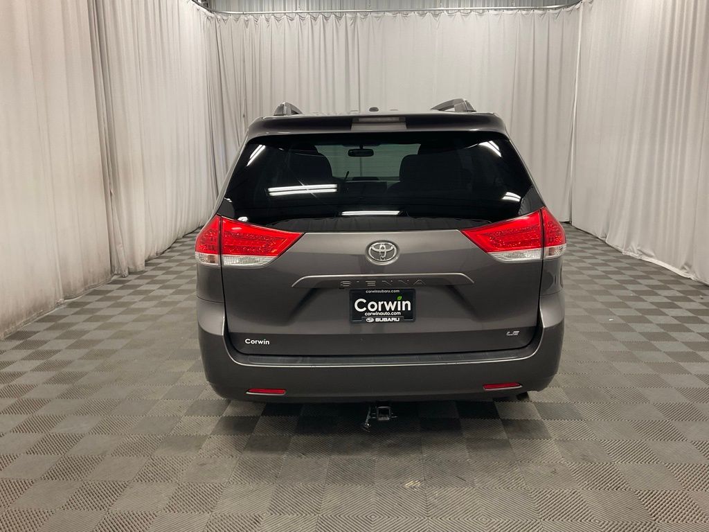 2013 Toyota Sienna photo 4