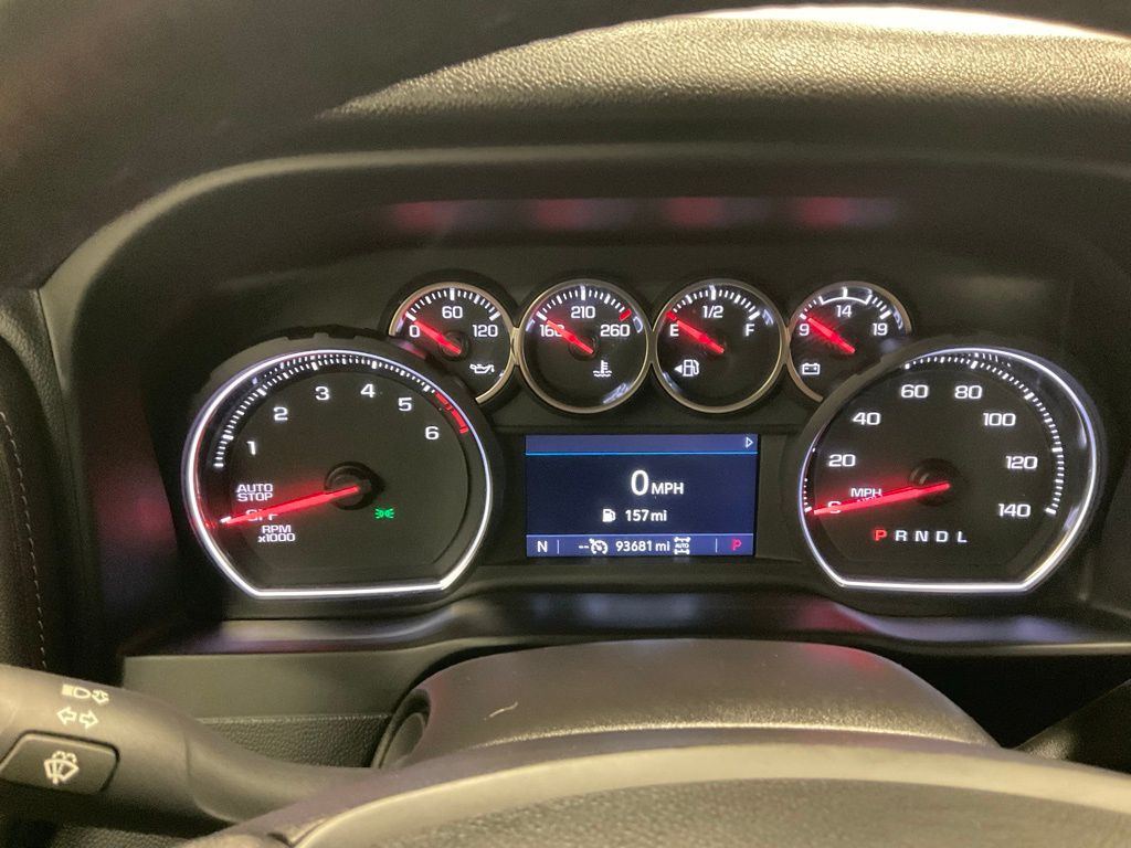 Used 2021 Chevrolet Silverado 1500 LT with VIN 1GCUYDET4MZ437215 for sale in Moorhead, Minnesota