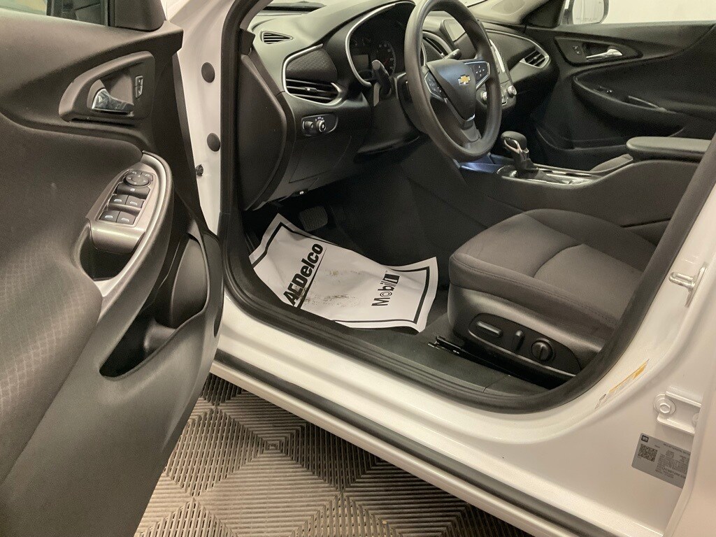 2024 Chevrolet Malibu LS photo 4