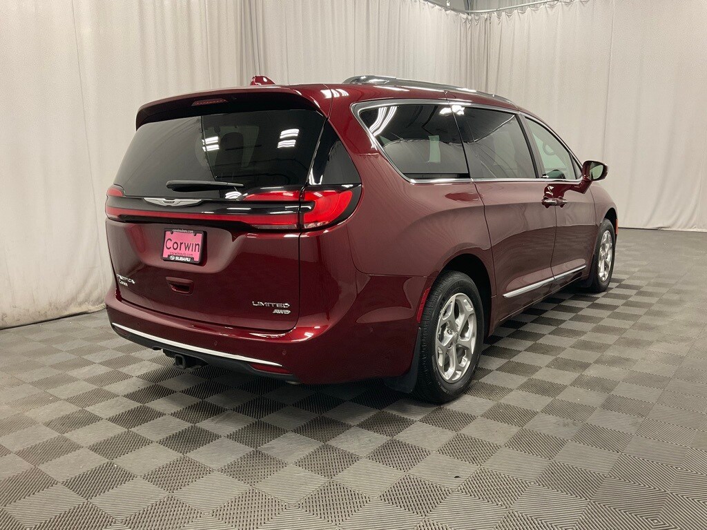 2021 Chrysler Pacifica Limited photo 3