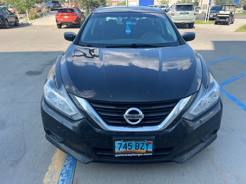 Used 2017 Nissan Altima SV with VIN 1N4AL3AP9HC224599 for sale in Moorhead, Minnesota