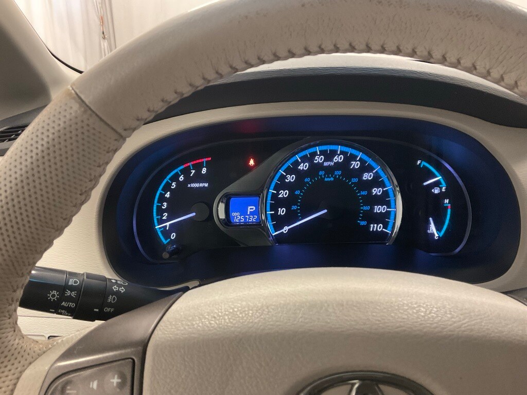 Used 2013 Toyota Sienna XLE with VIN 5TDYK3DC2DS389830 for sale in Moorhead, Minnesota