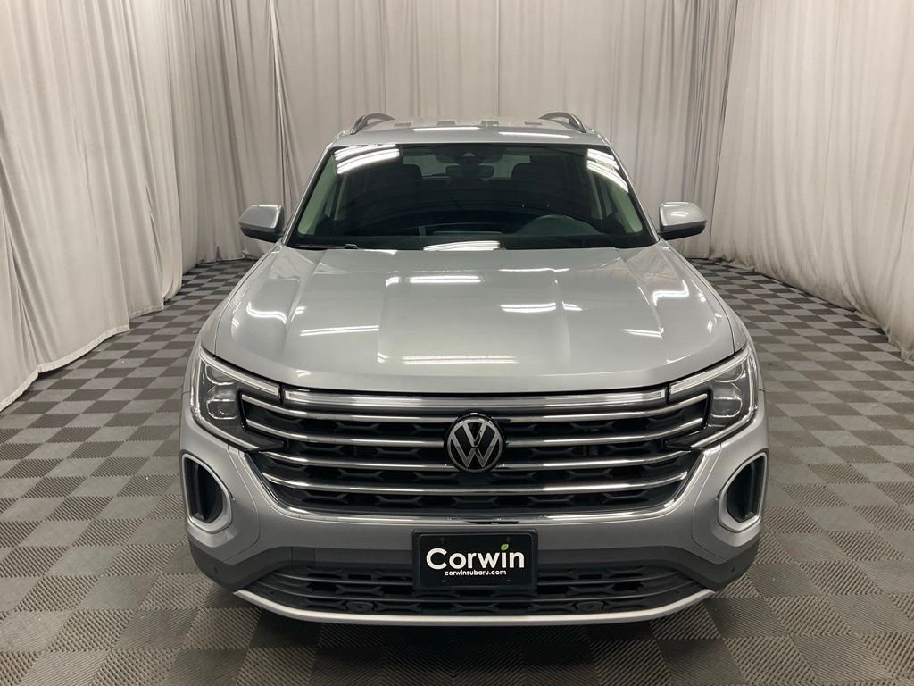 Used 2025 Volkswagen Atlas SE w/Tech with VIN 1V2HR2CAXSC535071 for sale in Moorhead, Minnesota