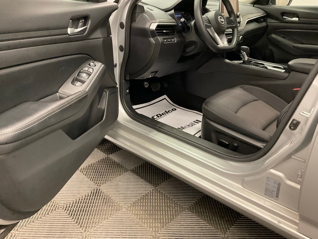 2024 Nissan Altima 2.5 SV photo 4