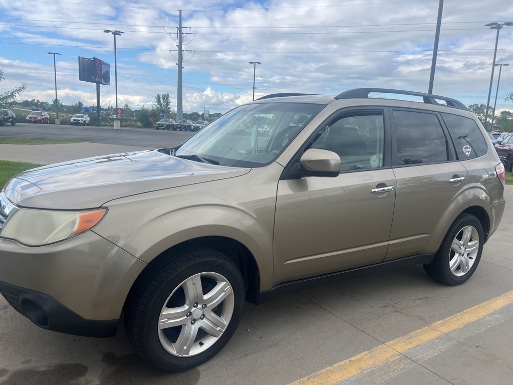 Used 2009 Subaru Forester 2.5X Premium Package with VIN JF2SH63639H702608 for sale in Moorhead, Minnesota