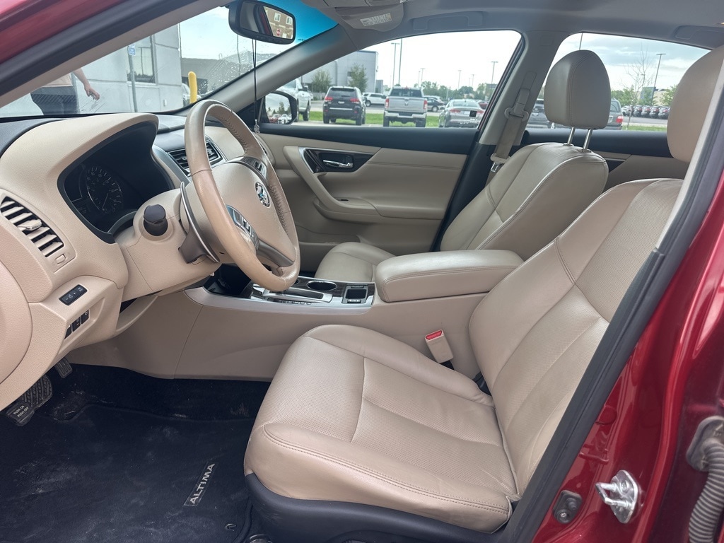 Used 2015 Nissan Altima SL with VIN 1N4BL3AP2FC157894 for sale in Moorhead, Minnesota