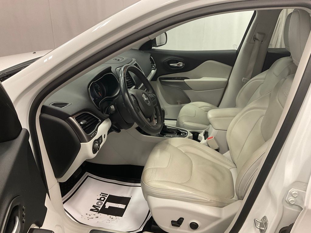 Used 2019 Jeep Cherokee Limited with VIN 1C4PJMDX0KD335491 for sale in Moorhead, Minnesota