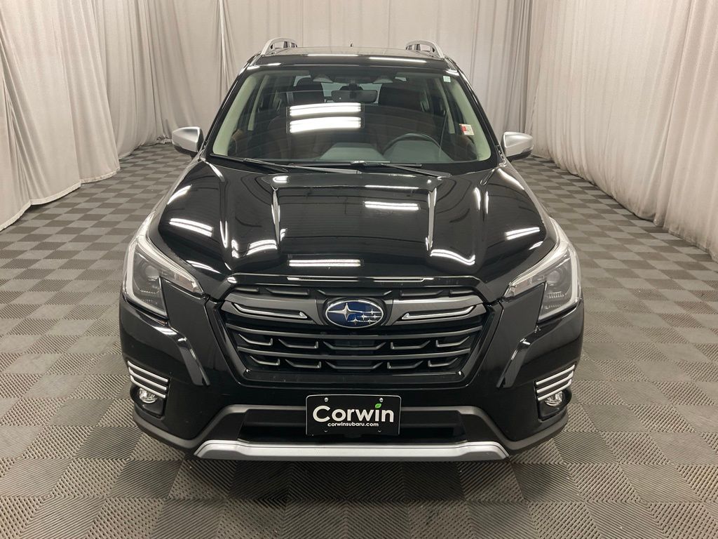 2023 Subaru Forester Touring photo 4