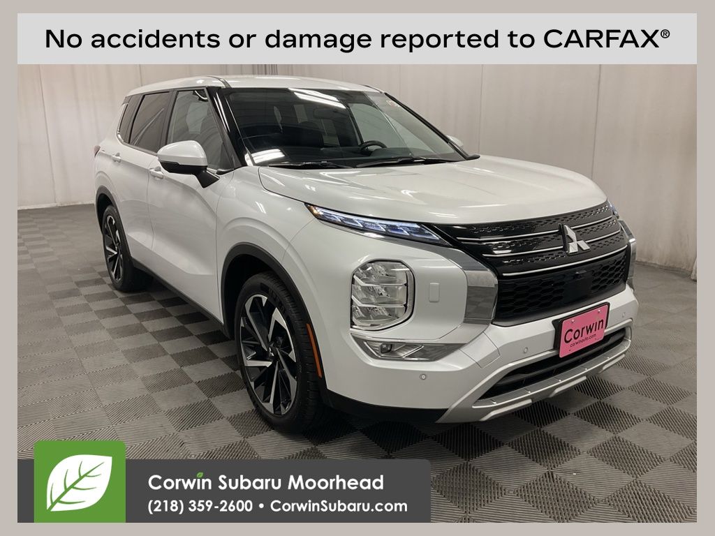 2024 Mitsubishi Outlander SE's photo