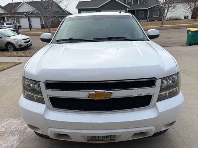 Used 2014 Chevrolet Suburban LS with VIN 1GNSKHE77ER219121 for sale in Moorhead, Minnesota