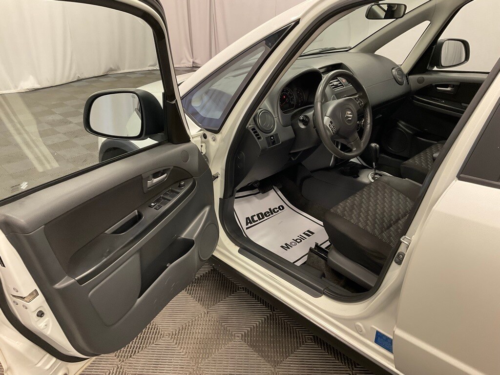 2008 Suzuki SX4 photo 4
