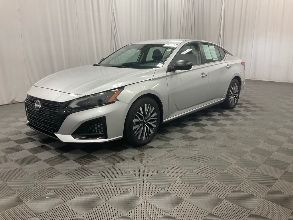 Used 2024 Nissan Altima SV with VIN 1N4BL4DV0RN304626 for sale in Moorhead, Minnesota