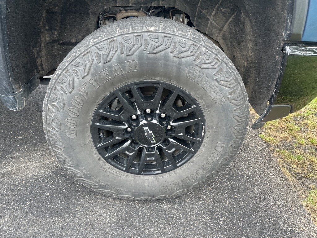 2024 Chevrolet Silverado 2500HD ZR2 photo 3