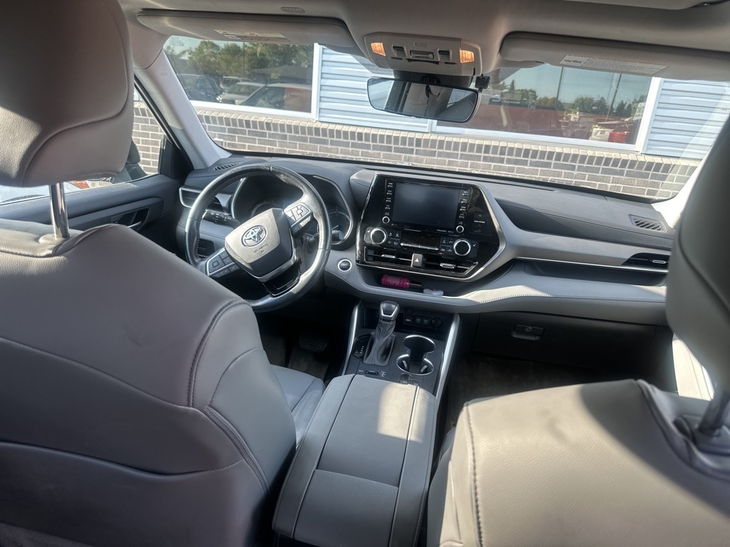 Used 2021 Toyota Highlander XLE with VIN 5TDGZRBH3MS099234 for sale in Moorhead, Minnesota