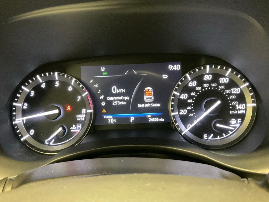Used 2021 Toyota Highlander XLE with VIN 5TDGZRBH3MS099234 for sale in Moorhead, Minnesota
