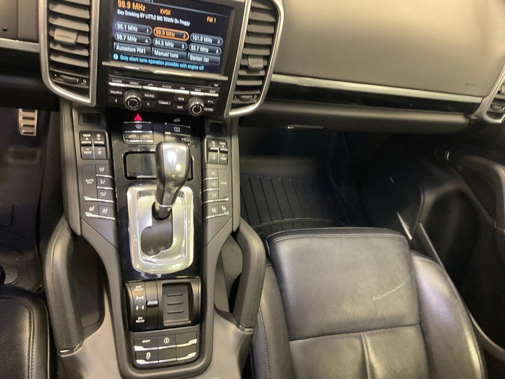 2015 Porsche Cayenne S photo 4