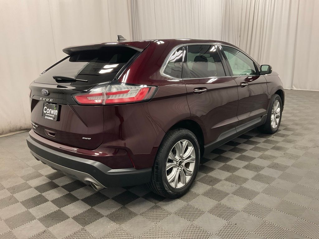 2023 Ford Edge Titanium photo 2