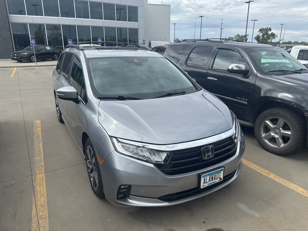 2022 Honda Odyssey Touring photo 2