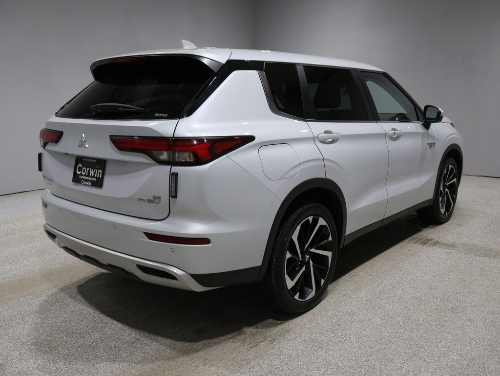 Used 2024 Mitsubishi Outlander Plug-in Hybrid SE with VIN JA4T5VA98RZ015132 for sale in Moorhead, Minnesota