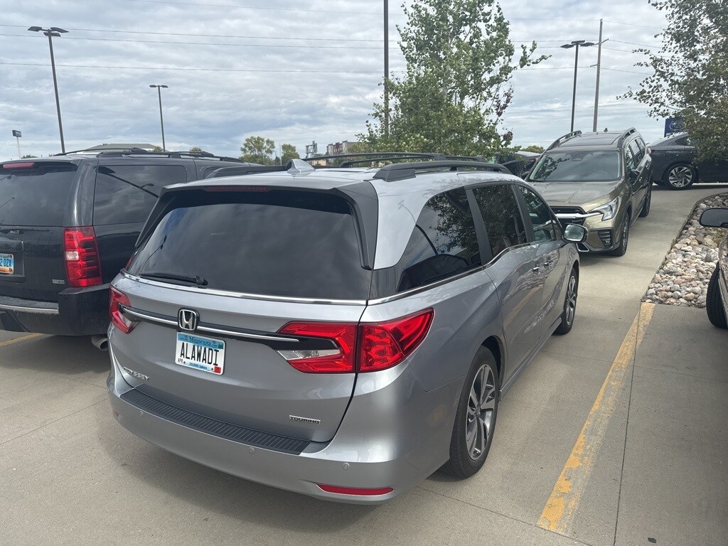2022 Honda Odyssey Touring photo 3