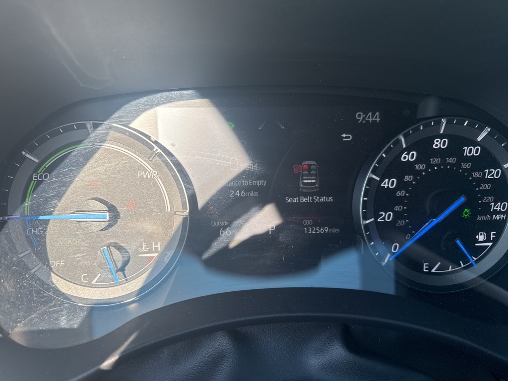 Used 2021 Toyota Highlander XLE with VIN 5TDGBRCH9MS523437 for sale in Moorhead, Minnesota