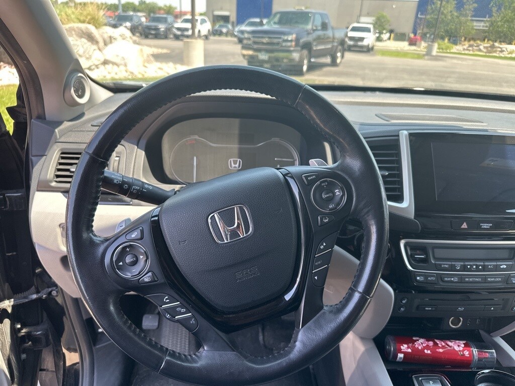 Used 2017 Honda Pilot Elite with VIN 5FNYF6H07HB034992 for sale in Moorhead, Minnesota