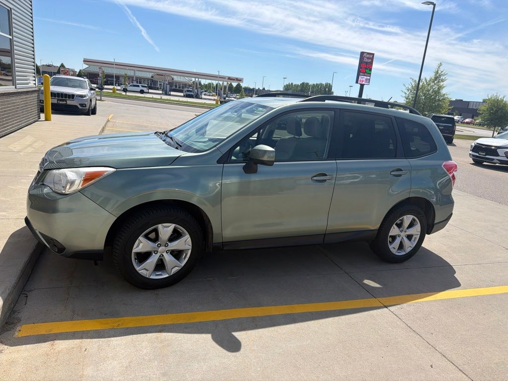 Used 2015 Subaru Forester i Premium with VIN JF2SJAFC3FH553699 for sale in Moorhead, Minnesota
