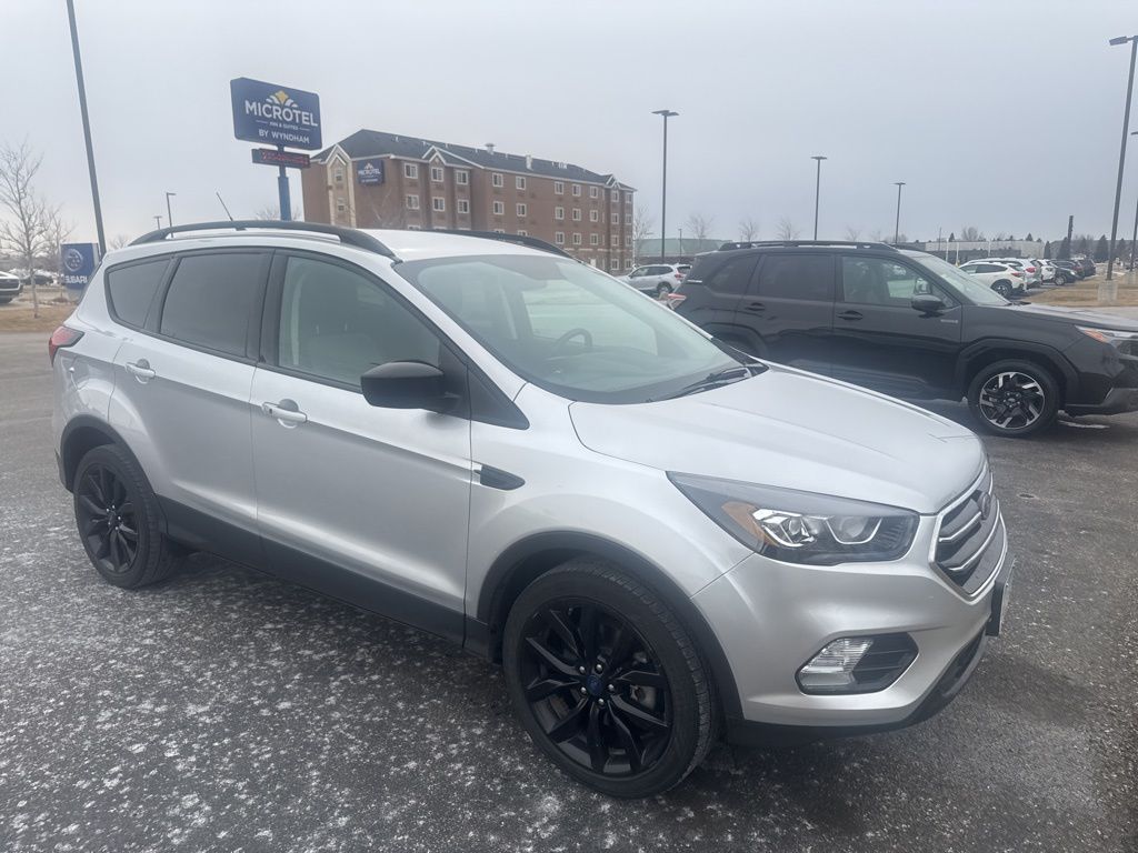 Used 2019 Ford Escape SE with VIN 1FMCU9GDXKUC05962 for sale in Moorhead, Minnesota