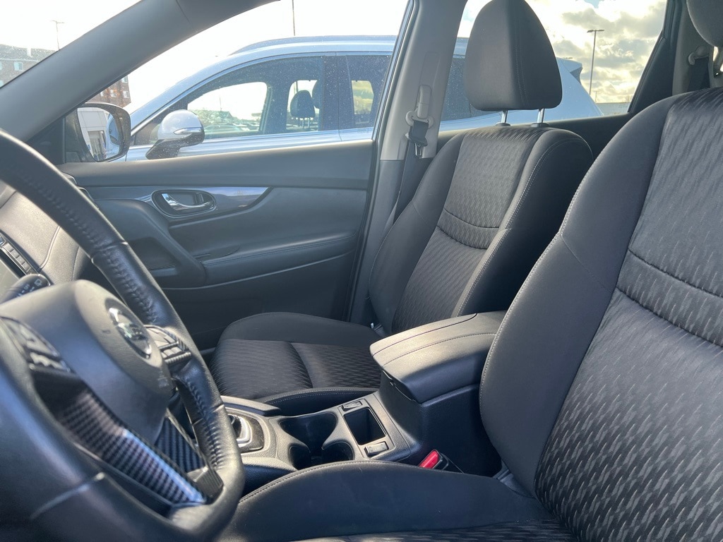 Used 2020 Nissan Rogue SV with VIN KNMAT2MV9LP515247 for sale in Moorhead, Minnesota