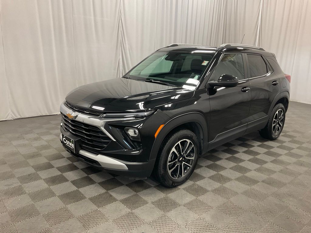 2025 Chevrolet Trailblazer LT photo 3