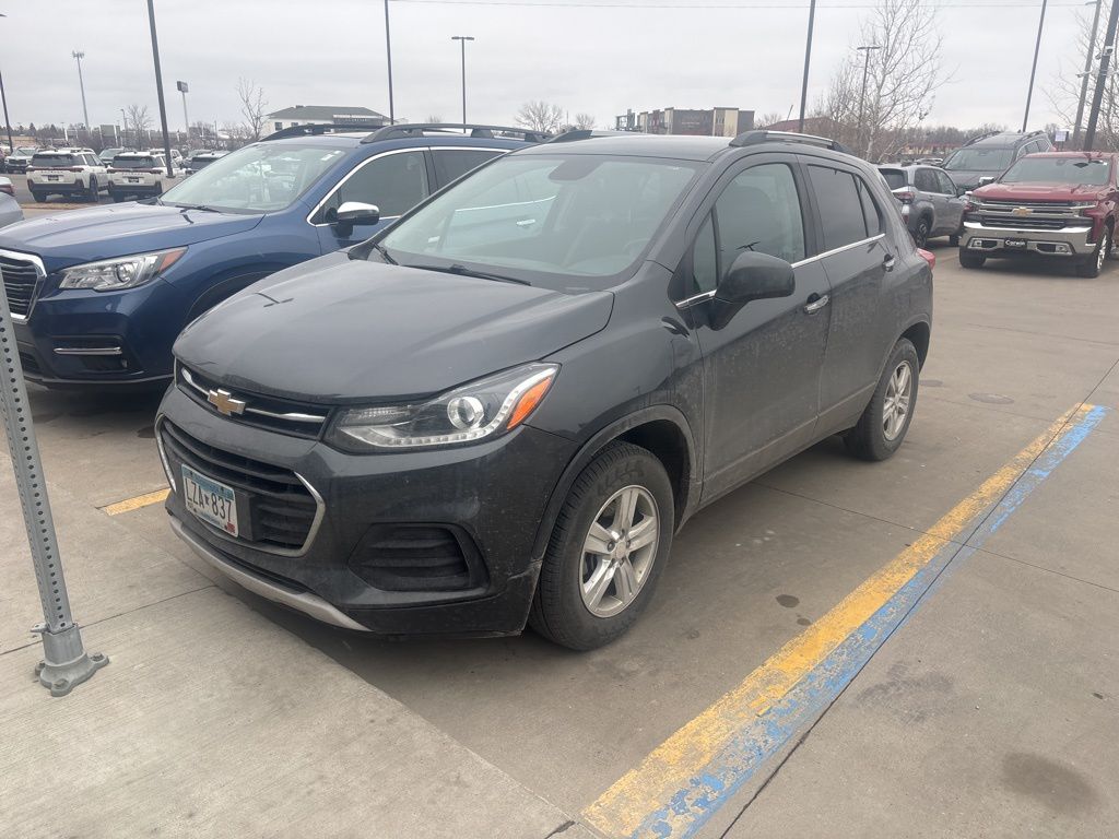 Used 2018 Chevrolet Trax LT with VIN 3GNCJPSBXJL260838 for sale in Moorhead, Minnesota