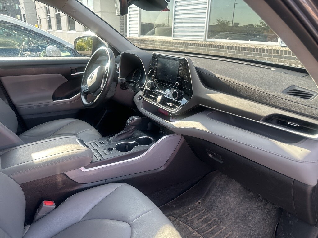 2021 Toyota Highlander XLE photo 4