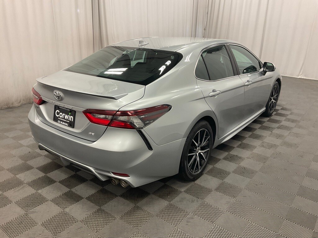 2021 Toyota Camry SE photo 2