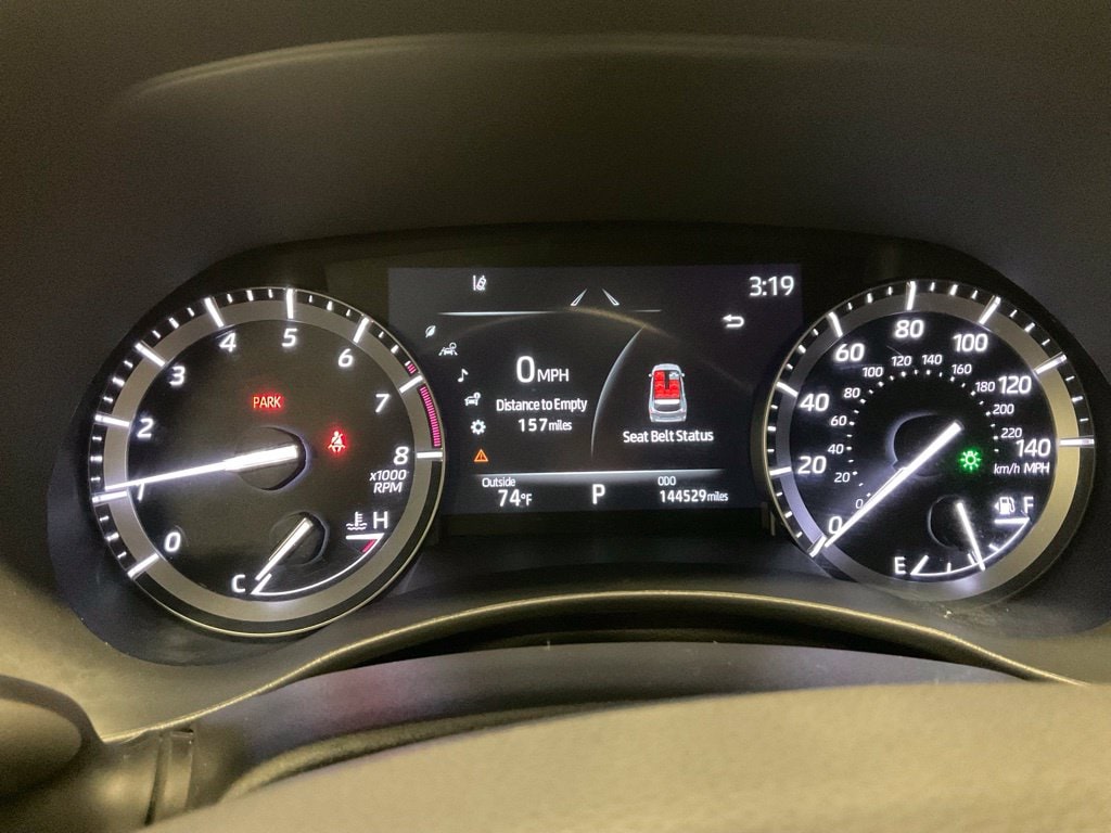 Used 2021 Toyota Highlander XLE with VIN 5TDGZRBH7MS541853 for sale in Moorhead, Minnesota