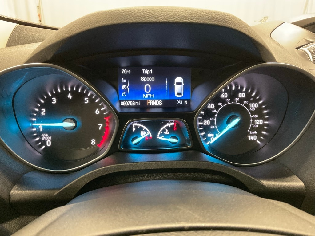 Used 2017 Ford Escape SE with VIN 1FMCU9GD9HUE95989 for sale in Moorhead, Minnesota