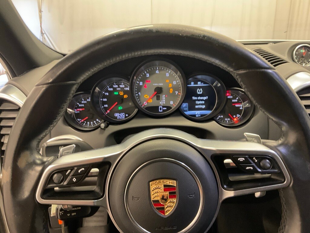 2015 Porsche Cayenne S photo 2