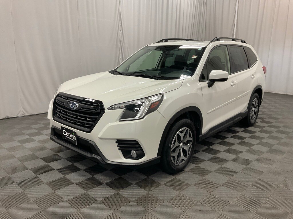 2023 Subaru Forester Premium photo 4