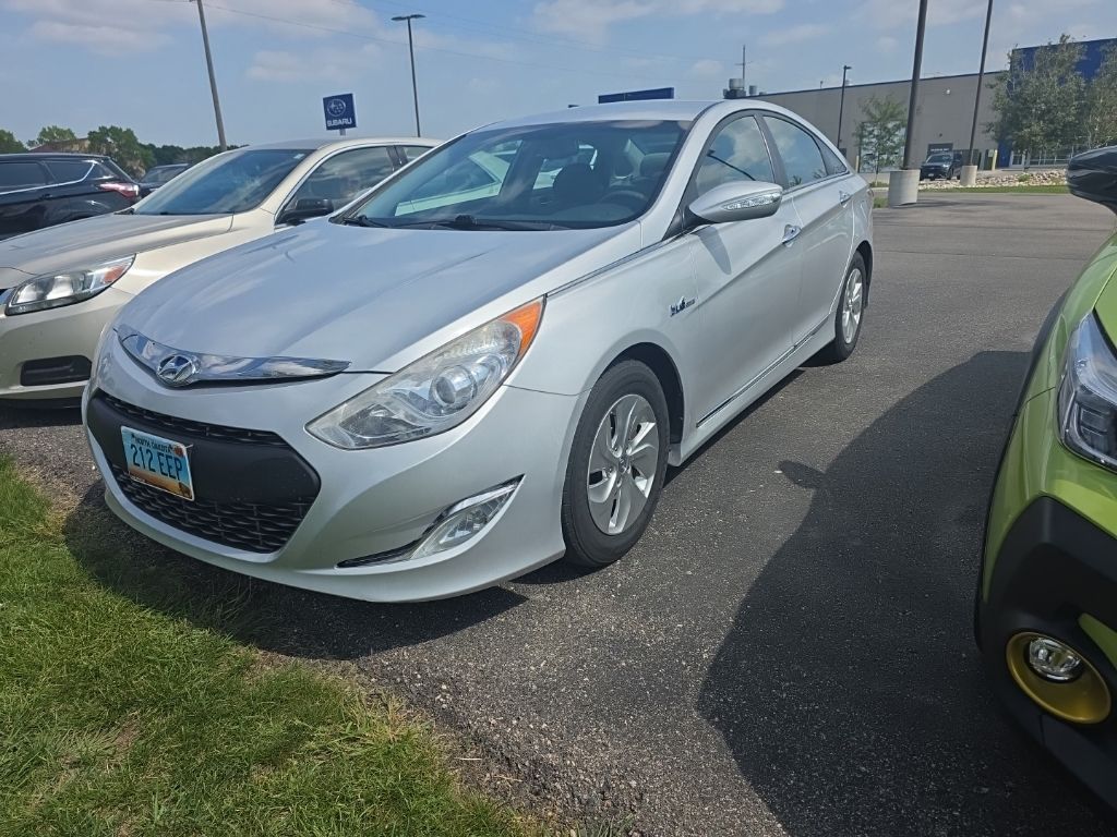 Used 2014 Hyundai Sonata Hybrid Base with VIN KMHEC4A49EA114162 for sale in Moorhead, Minnesota