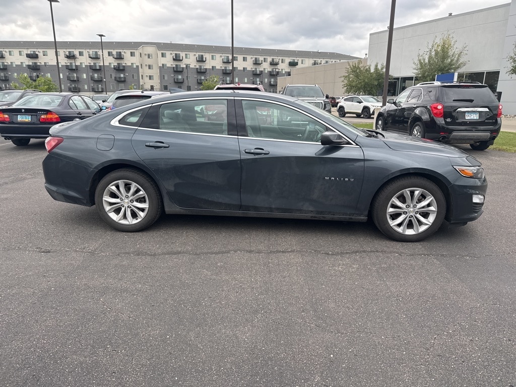 Used 2021 Chevrolet Malibu 1LT with VIN 1G1ZD5ST8MF026437 for sale in Moorhead, Minnesota