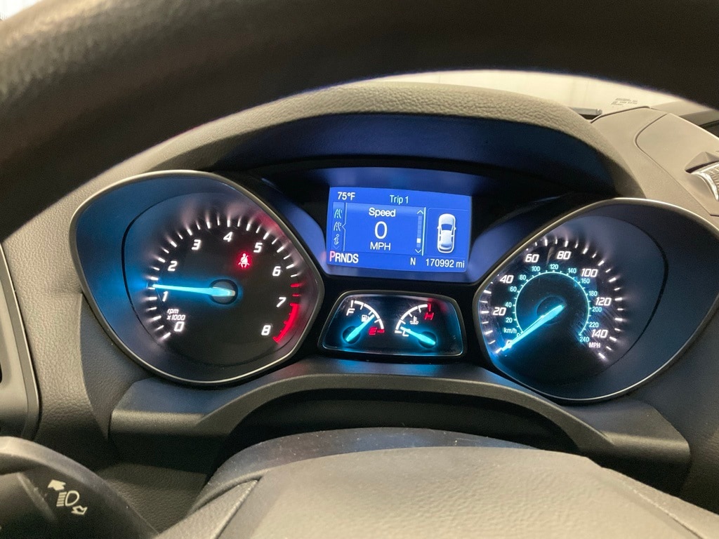 Used 2014 Ford Escape SE with VIN 1FMCU9GX1EUC09896 for sale in Moorhead, Minnesota