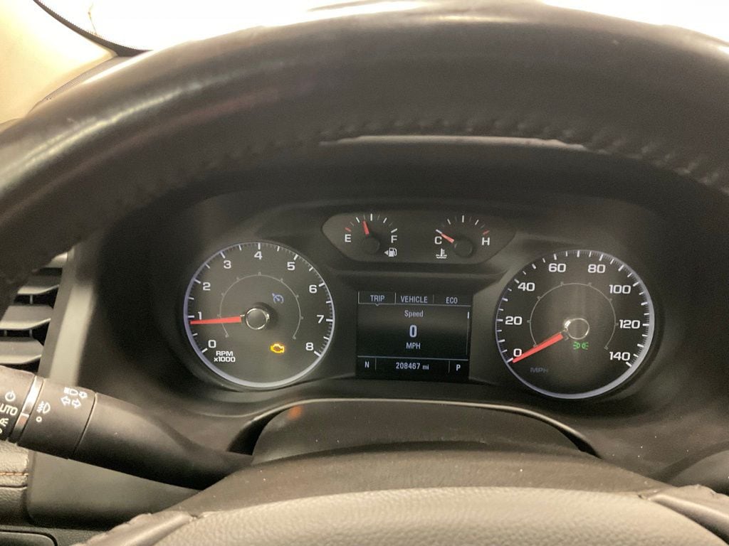 Used 2017 GMC Acadia SLE-2 with VIN 1GKKNTLS8HZ272025 for sale in Moorhead, Minnesota