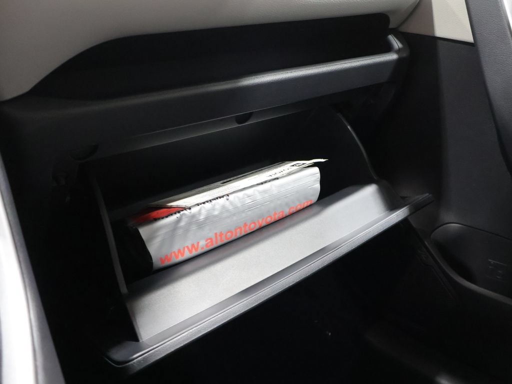 2025 Toyota RAV4 XLE - Photo 30