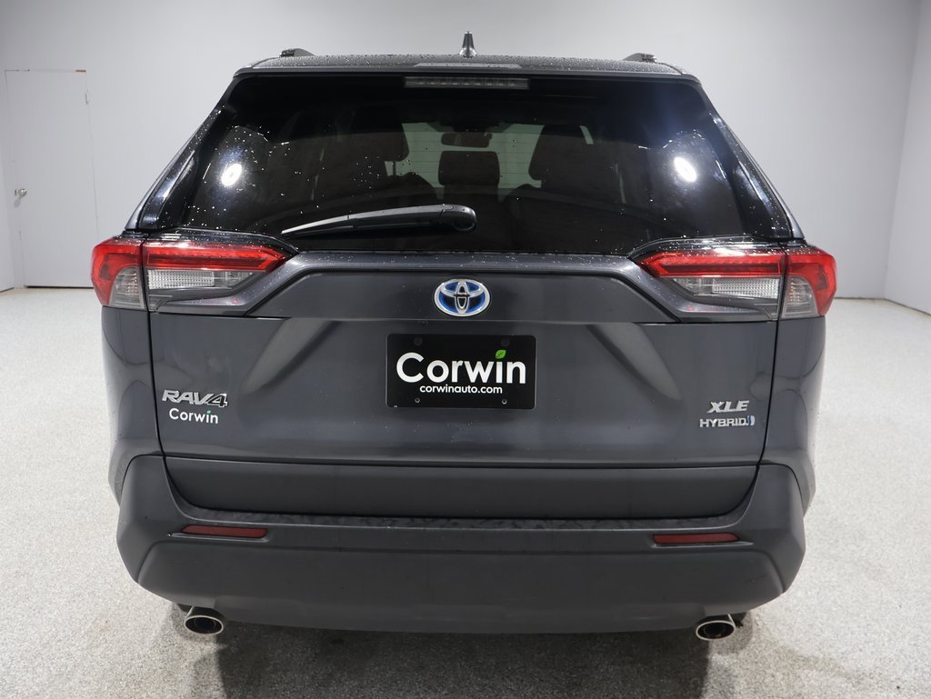 2021 Toyota RAV4 Hybrid XLE photo 3